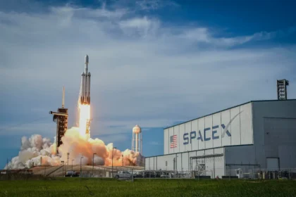 Valuasi SpaceX $400 miliar