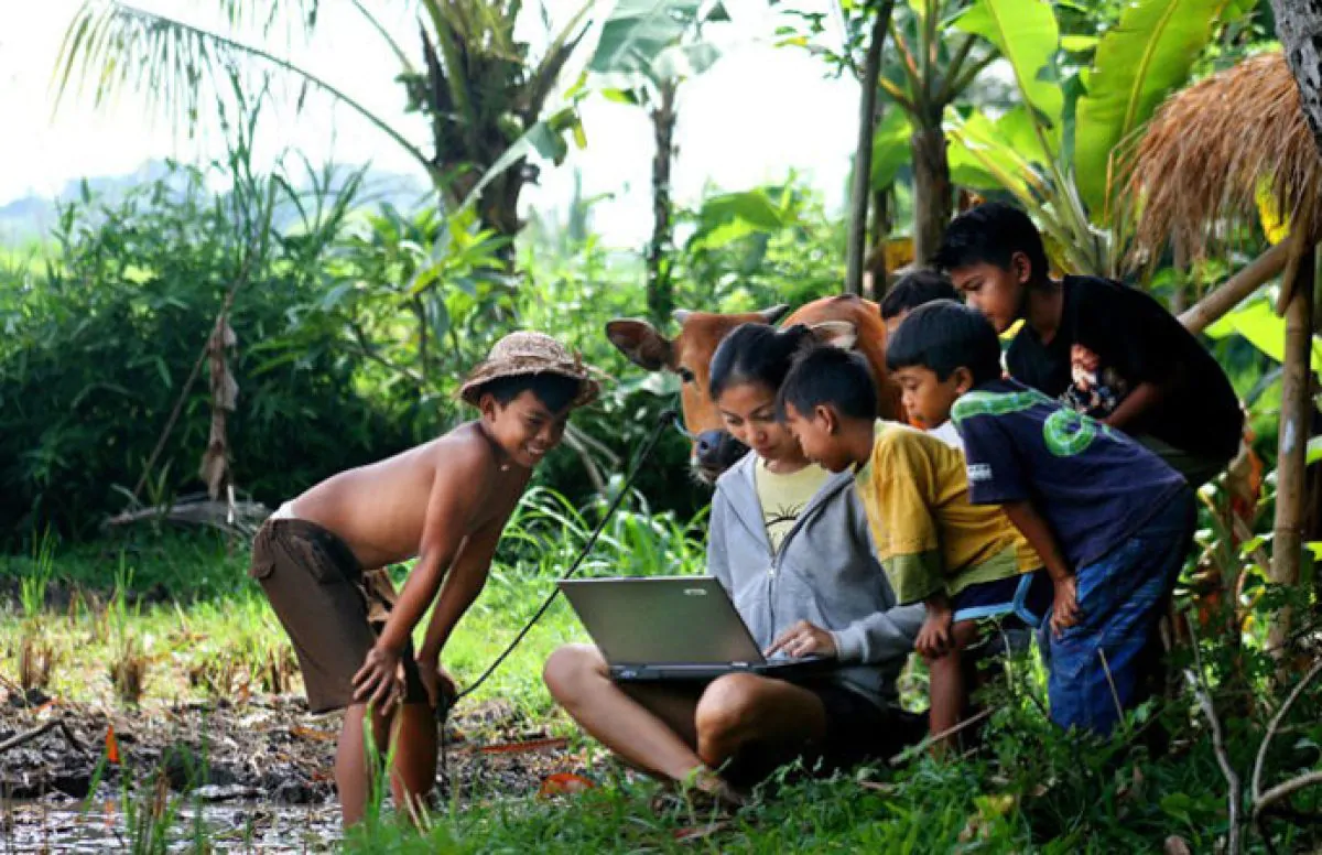Revolusi Digital Pedesaan: Internet Masuk Desa, Ekonomi Lokal Menggeliat
